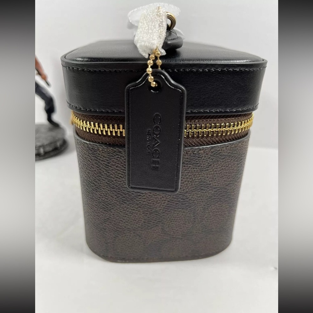 Sold Coach Cosmetic Case In Signature Canvas CW728- Walnut/Black NWT - Picture 2 of 7